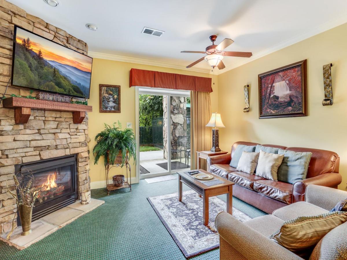 Downtown Delight, 2 Bedrooms, Pool, Hot Tub, Sleeps 6 Gatlinburg Exterior photo