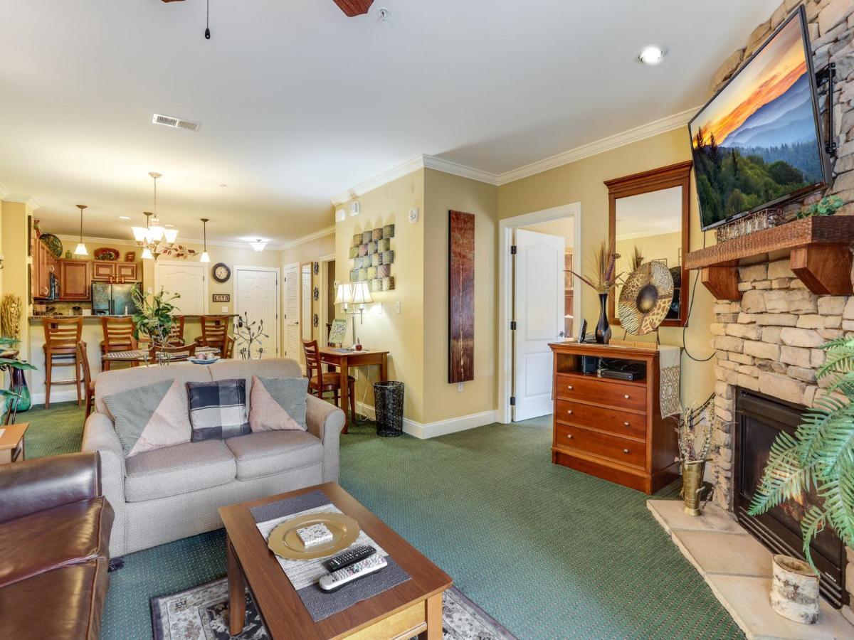 Downtown Delight, 2 Bedrooms, Pool, Hot Tub, Sleeps 6 Gatlinburg Exterior photo