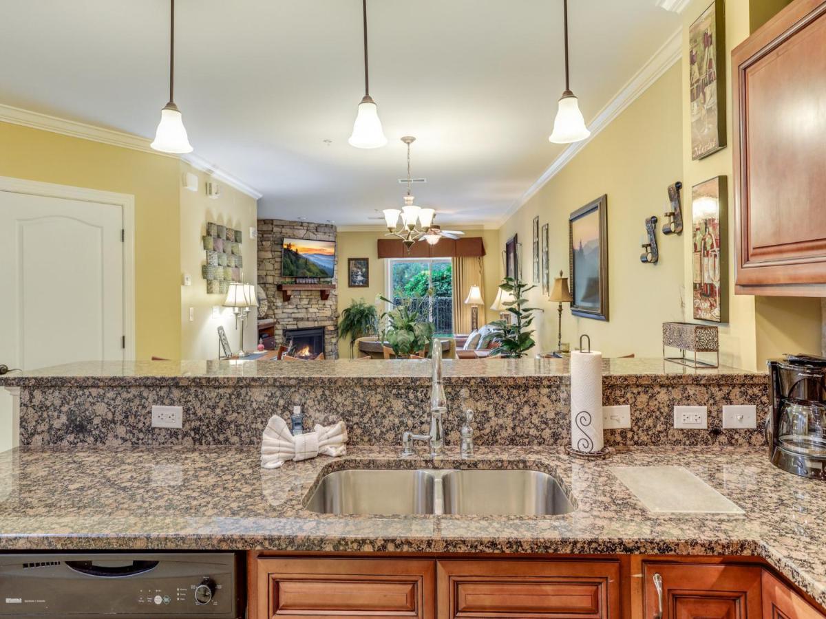 Downtown Delight, 2 Bedrooms, Pool, Hot Tub, Sleeps 6 Gatlinburg Exterior photo