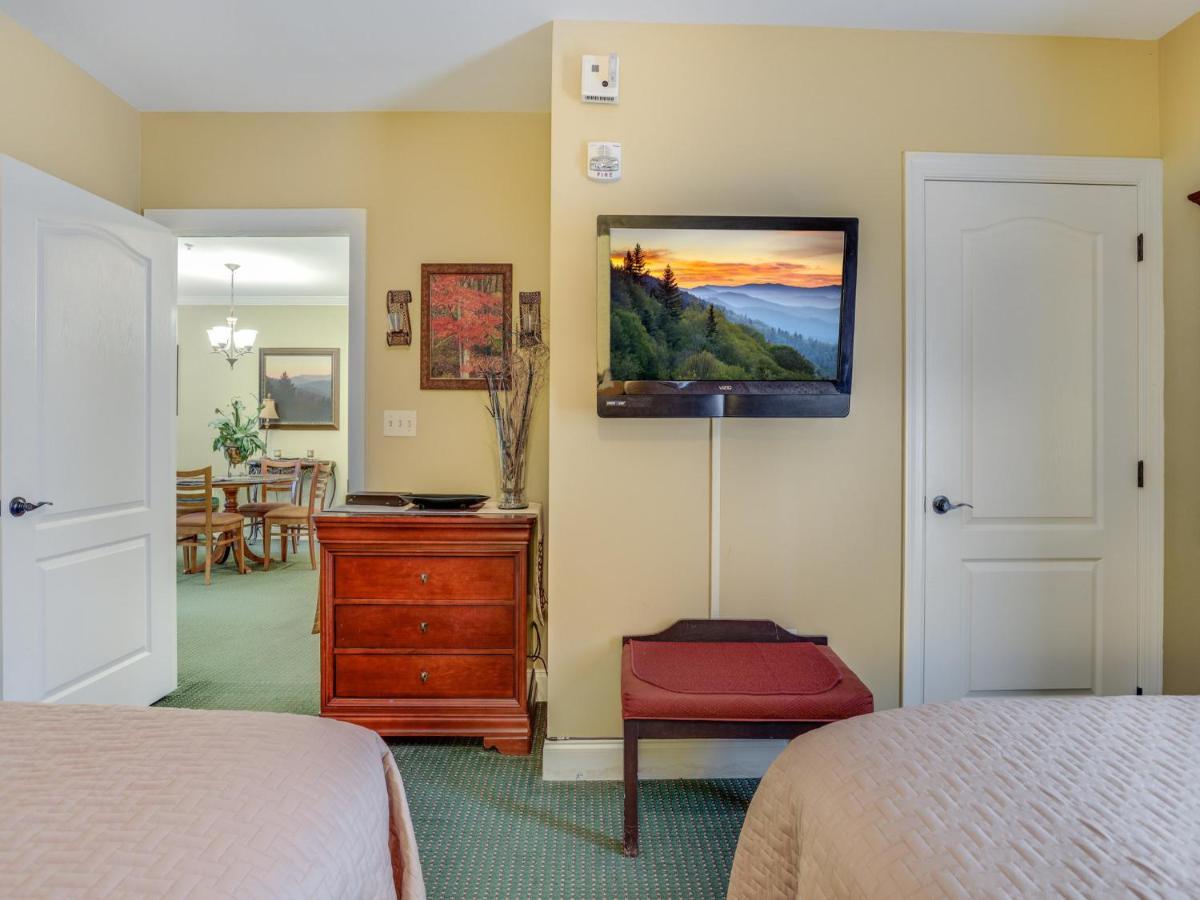 Downtown Delight, 2 Bedrooms, Pool, Hot Tub, Sleeps 6 Gatlinburg Exterior photo