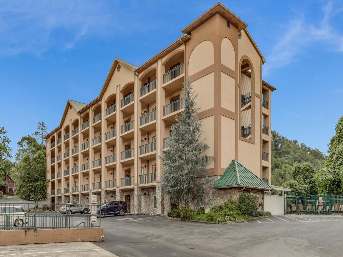 Downtown Delight, 2 Bedrooms, Pool, Hot Tub, Sleeps 6 Gatlinburg Exterior photo