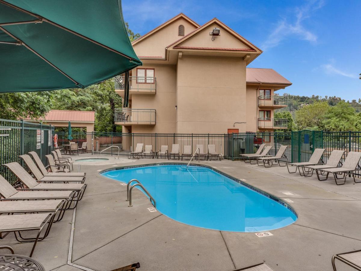 Downtown Delight, 2 Bedrooms, Pool, Hot Tub, Sleeps 6 Gatlinburg Exterior photo