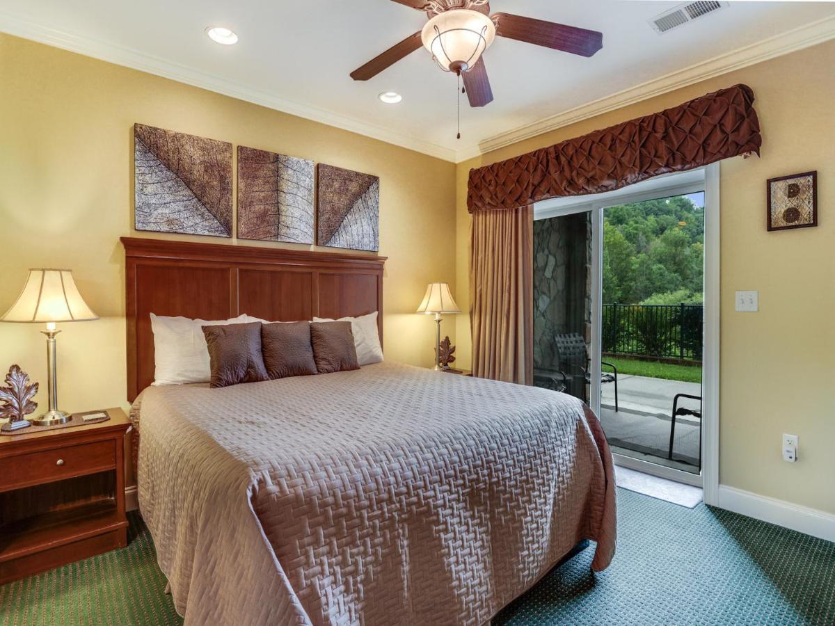 Downtown Delight, 2 Bedrooms, Pool, Hot Tub, Sleeps 6 Gatlinburg Exterior photo