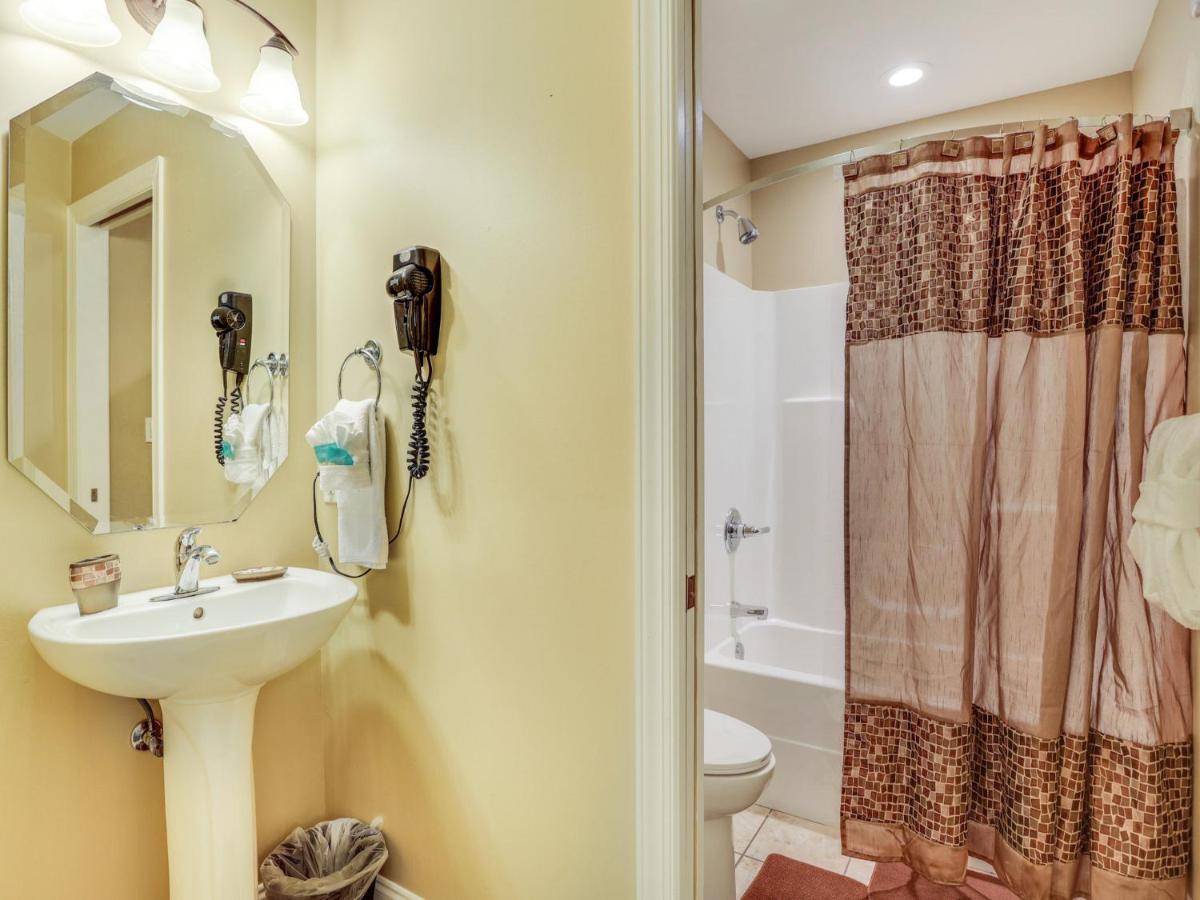 Downtown Delight, 2 Bedrooms, Pool, Hot Tub, Sleeps 6 Gatlinburg Exterior photo
